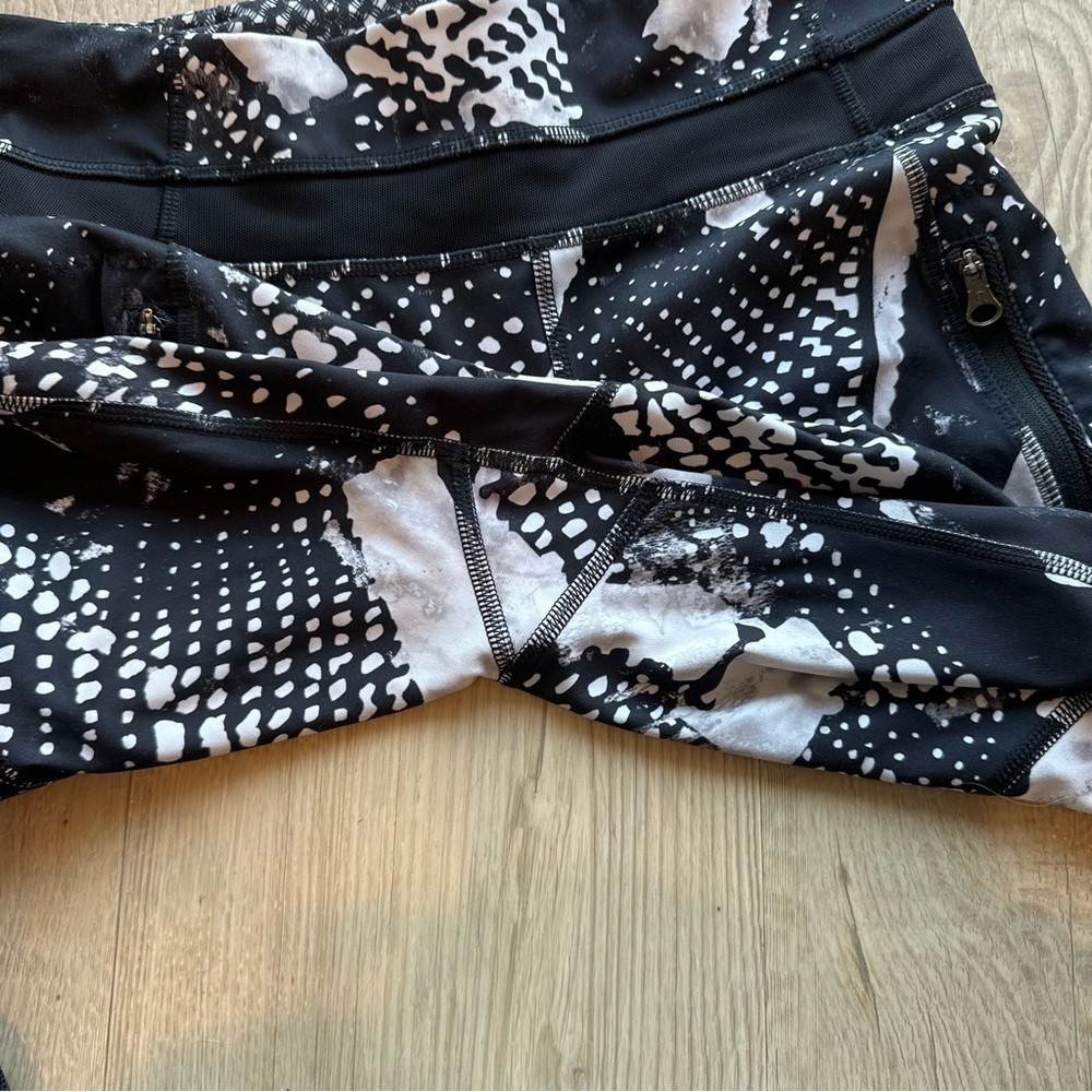 Lululemon Inspire Women’s Tight II size 4 legging Mesh Luxtreme White Black - Picture 7 of 11